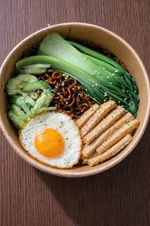 Hình ảnh Mì Trộn Tương Đen Koreno Chajang + Chả Cá Biển Sợi Trứng Ốp La