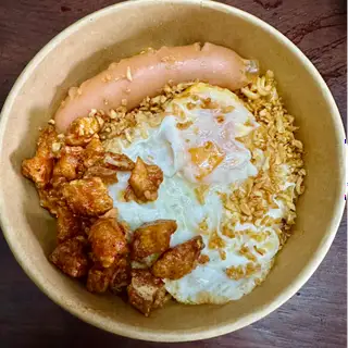 Mì Trộn Mắm Tỏi Tóp Mỡ Trứng Chiên Xúc Xích - 58.000 ₫ tại Sum Sum Food - Mì Trộn & Ăn Vặt - Đường Số 14