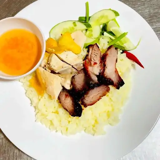 Cơm gà - xá xíu - 70.000 ₫ tại Cơm Gà Hồng Phát - Nguyễn Công Hoan