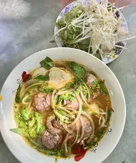 Bún bò Huế thịt nạm - 58.000 ₫ tại Cơm Gà & Mì Trộn Huỳnh Như - Bùi Tư Toàn
