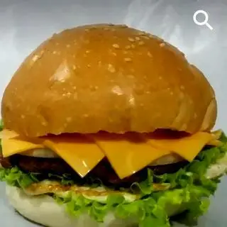 Hamburger bò úc phô mai - 38.000 ₫ tại Hamburger & Bánh Mì Minh Anh - Thanh Đa
