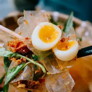  Bánh Tráng Trộn MỠ HÀNH TỎI (Trứng)  - 33.000 ₫ tại Bánh Tráng Chấm Ngoại Ưi - Nguyễn Công Trứ