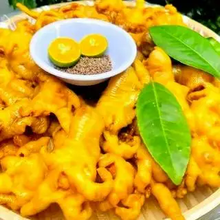 Hình ảnh Chân Gà Rút Xương Ủ Muối 500gr