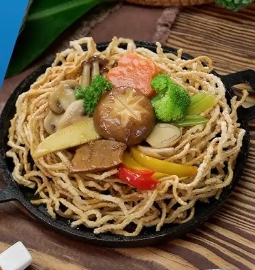 Mì xào giòn chay - 48.000 ₫ tại Cơm Chay Đậu Hũ Diệu My - Đề Thám