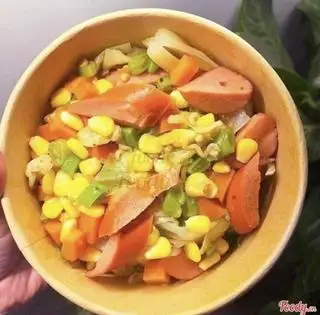 Hình ảnh mỳ trộn xúc xích rau củ