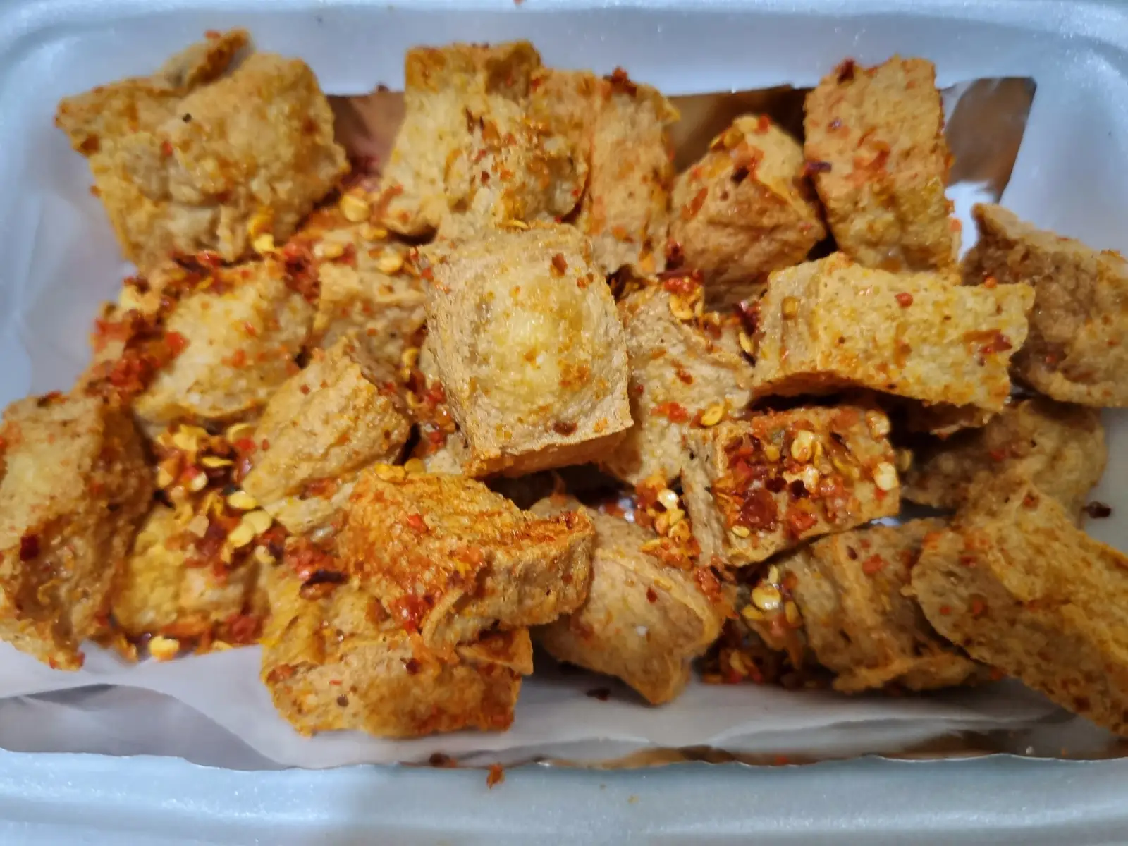 Ăn Là Ghiền: Đậu Hủ Chiên Giòn Xóc Muối Ớt - 50.000 ₫ tại Ăn Vặt A Quành - Cá Viên Chiên, Mì Trộn & Đậu Hủ Xóc Muối - An Dương Vương