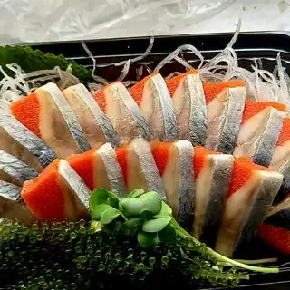 Sashimi cá trích ép trứng đỏ - 1 Thanh 18 miếng  - 189.000 ₫ tại Sushi T&T - Cá hồi và Sashimi - Hồng Đức