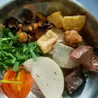 Bún riêu chả cua - ốc - chả ốc - 45.000 ₫ tại Bún Riêu & Canh Bún A Kiệt Quán - Trịnh Đình Trọng
