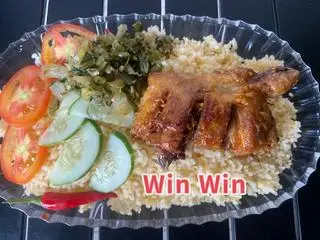 Cơm gà xối mỡ - Ức gà - 50.000 ₫ tại Cơm Gà Xối Mỡ Win Win - Ung Văn Khiêm