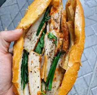 Bánh mì chả cá ổ lớn  - 37.000 ₫ tại Bánh Mì Chả Cá Phan Rang Gia Huy - Đường Số 10