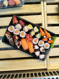 Hình ảnh Set Sushi Omakase (18A)