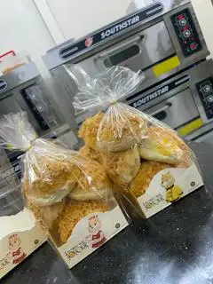 Hình ảnh 5 Bánh Trứng Muối Sốt Chà Bông