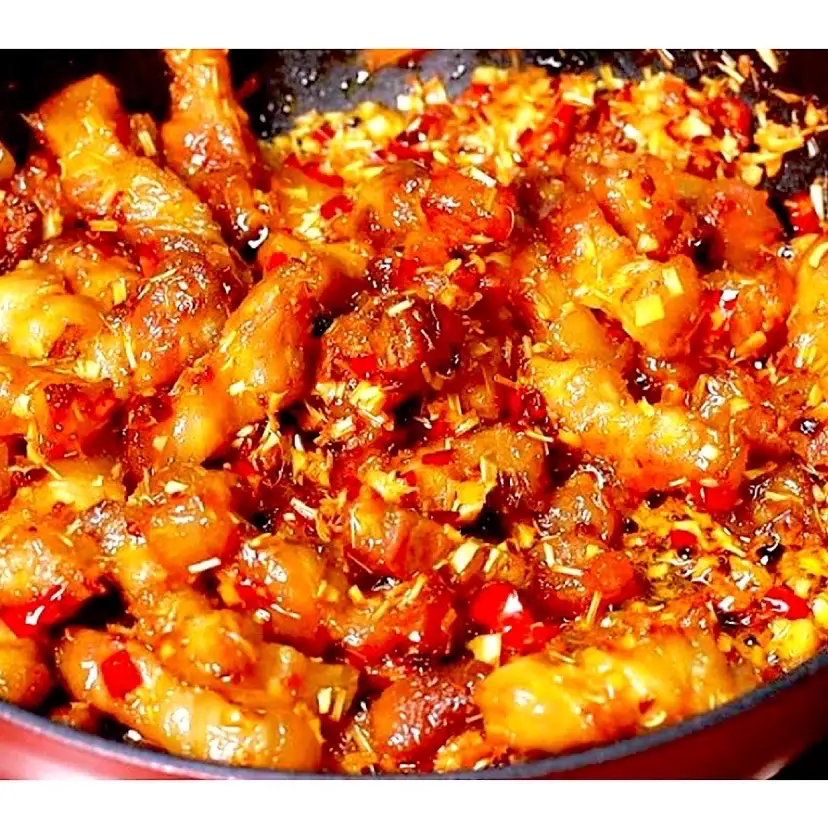 Cơm Thịt Xào Sả Ớt - 59.000 ₫ tại Quán Nga - Cơm Văn Phòng