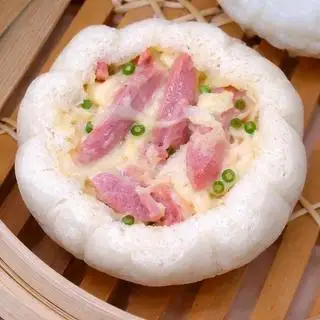 Hình ảnh Bánh bao XÚC XÍCH phomai