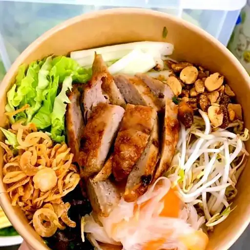 Hình ảnh Bún trộn nem nướng