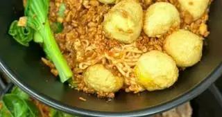 Hình ảnh Mì trộn indomie viên chiên 