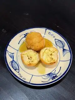 Bánh rán mật - 15.000 ₫ tại Tiệm Ăn Xứ Đoài - Nguyễn Văn Thương