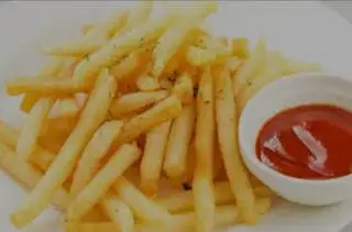 Khoai tây lắc phô mai cay - 25.000 ₫ tại Tinabi - Khoai Lang & Bánh Gạo Lắc - Trần Văn Đang