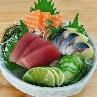 Combo sashimi set 8 3 hồi - 3 ngừ - 3 trích - 259.000 ₫ tại Sushi Tokyo - Vạn Kiếp