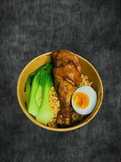 Hình ảnh Mì trộn đùi gà sốt mắm tỏi