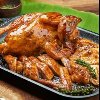 Hình ảnh 1 con gà nướng tiêu xanh