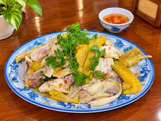 Hình ảnh gà nguyên con hấp muối 