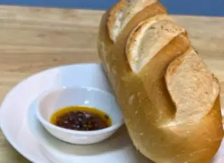 Bánh mì - 5.000 ₫ tại Cháo Ếch Singapore Phạm Thư 2 - Nguyễn Văn Nghi