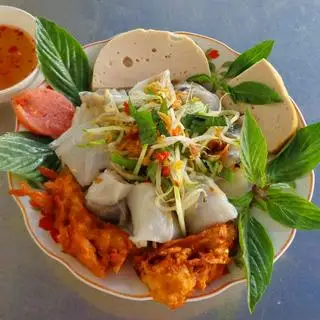Bánh cuốn - 37.000 ₫ tại Bún Riêu Cua, Bánh Cuốn & Bánh Ướt Quán Ngon - Lạc Long Quân