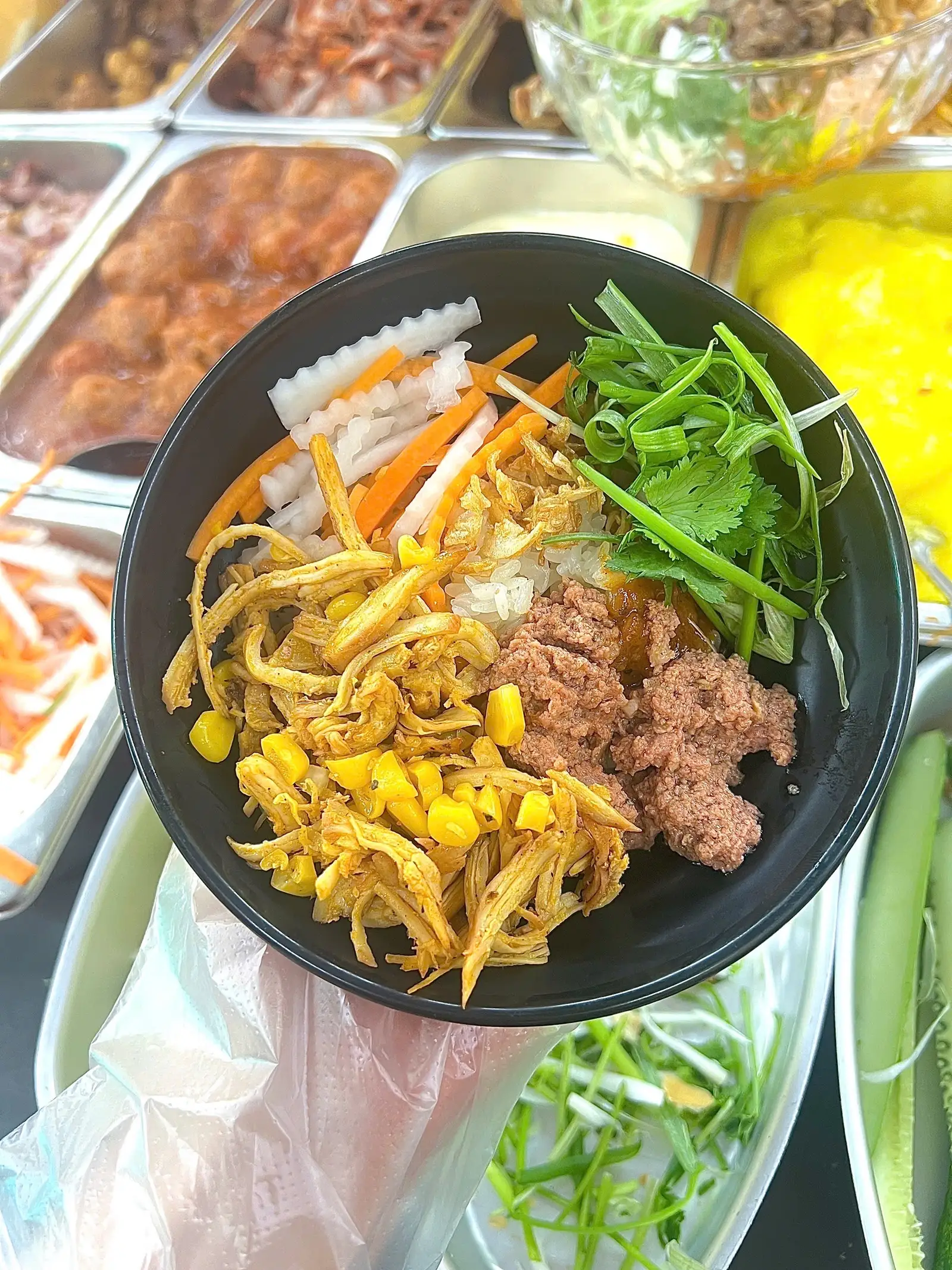 Xôi Gà Xé - 32.000 ₫ tại Lò Bánh Mỳ Heo Quay Khánh Vy - Phạm Văn Hai