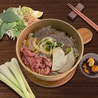 Bún bò Huế Tái nạm chả - 79.000 ₫ tại Bún Bò Huế O Hương - Bàn Cờ