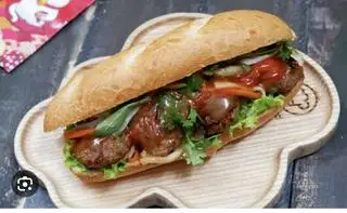 Bánh mì thịt nướng (Grilled meat sandwiches) - 30.000 ₫ tại Quán Cơm 53 - Cơm Sườn Bì Chả & Bánh Mì - Bùi Viện