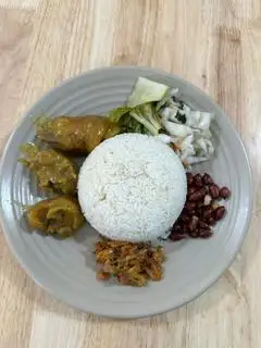 Hình ảnh cơm móng giò nấu gải cầy