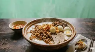 bánh đúc nóng thịt bằm - 40.000 ₫ tại Chè Tuk Tuk - Vườn Lài