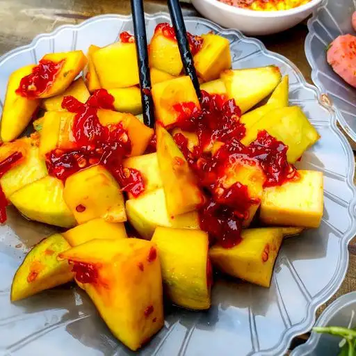 Hình ảnh Xoài lắc mắm ớt Đà Nẵng