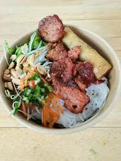 Bún thịt nướng thập cẩm - 50.000 ₫ tại Bún Thịt Nướng Quang Tiên - Bùi Thị Xuân