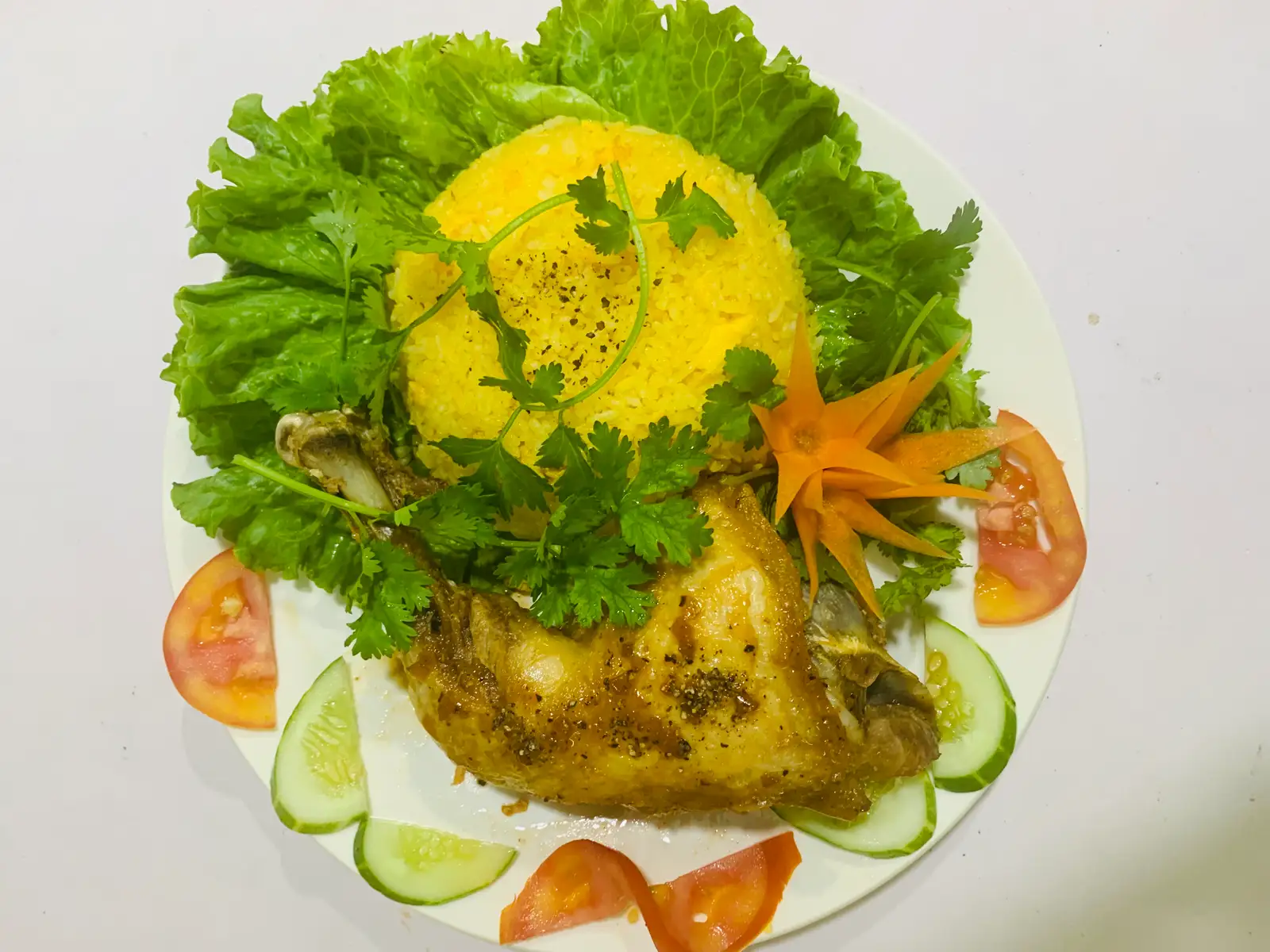 Cơm gà sốt tiêu đen - đùi góc tư - 80.000 ₫ tại Cơm Gà Xối Mỡ Tuấn Phong - Đỗ Nhuận