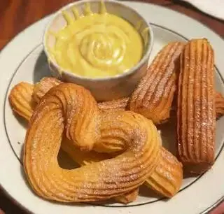Bánh CHURROS HEART  + Sốt Phô Mai - 59.000 ₫ tại Jintilervz - Sữa Tươi, Trái Cây Tự Chọn Mix Protein & Sữa Tươi Trân Châu Xoài - Tạ Quang Bửu