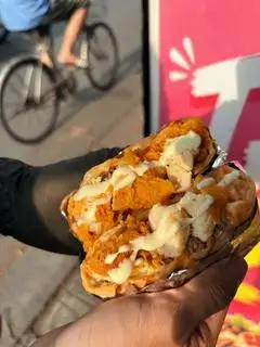 GÀ CHIÊN XÙ BƠ CAY - 55.000 ₫ tại Kat - Tacos & Sữa Bò Tươi - Phan Văn Trị