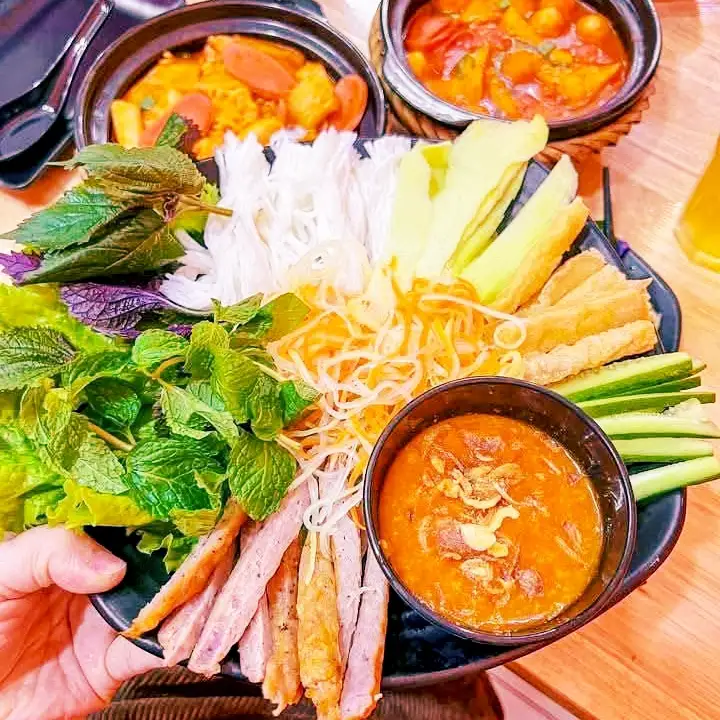 Hình ảnh Nem nướng Nha Trang phần 1 người ăn + ly trà tắc 