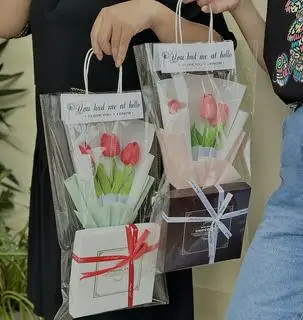 Hình ảnh Set hoa sáp túi giấy + nama socola tươi phủ trà xanh