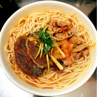 Bún Bò Tái Nạm - 55.000 ₫ tại Như Ý - Bánh Canh Giò Heo & Bún Măng Mọc Nấm - Phan Văn Hân