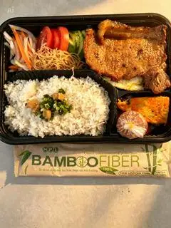 Hình ảnh Sườn + bì + trứng ốp la