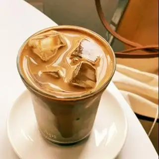 sữa tươi cafe  - 30.000 ₫ tại Cà Phê Pha Máy - Trà Trái Cây - Hồ Thị Kỷ