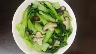 Hình ảnh Rau Cải Thìa Xào Nấm