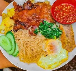 Cơm tấm sườn bì ốp la - 1 phần - 79.000 ₫ tại Cơm Tấm Hậu - Trần Quốc Thảo