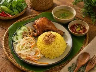 Hình ảnh Cơm gà xối mỡ