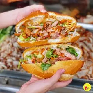 Bánh Mì Trứng Ốp La Heo Quay  - 34.500 ₫ tại HỦ TIẾU, BÁNH MÌ HEO QUAY & XÔI MẶN - Nguyễn Quang Bích