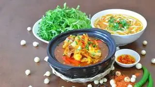 Bánh canh chả cá - trứng cút (Bao gồm hộp) - 70.000 ₫ tại CHANGON - Bánh Canh Cá Lóc & Bún Thái Tamchan - Đinh Tiên Hoàng 