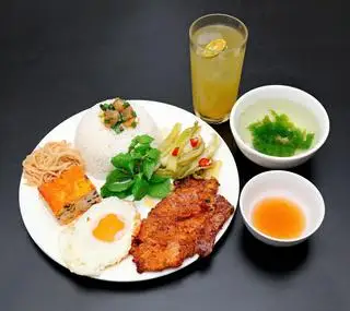 Hình ảnh Cơm tấm sườn đặc biệt