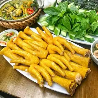 Hình ảnh chân gà ta luộc kèm nước chấm 